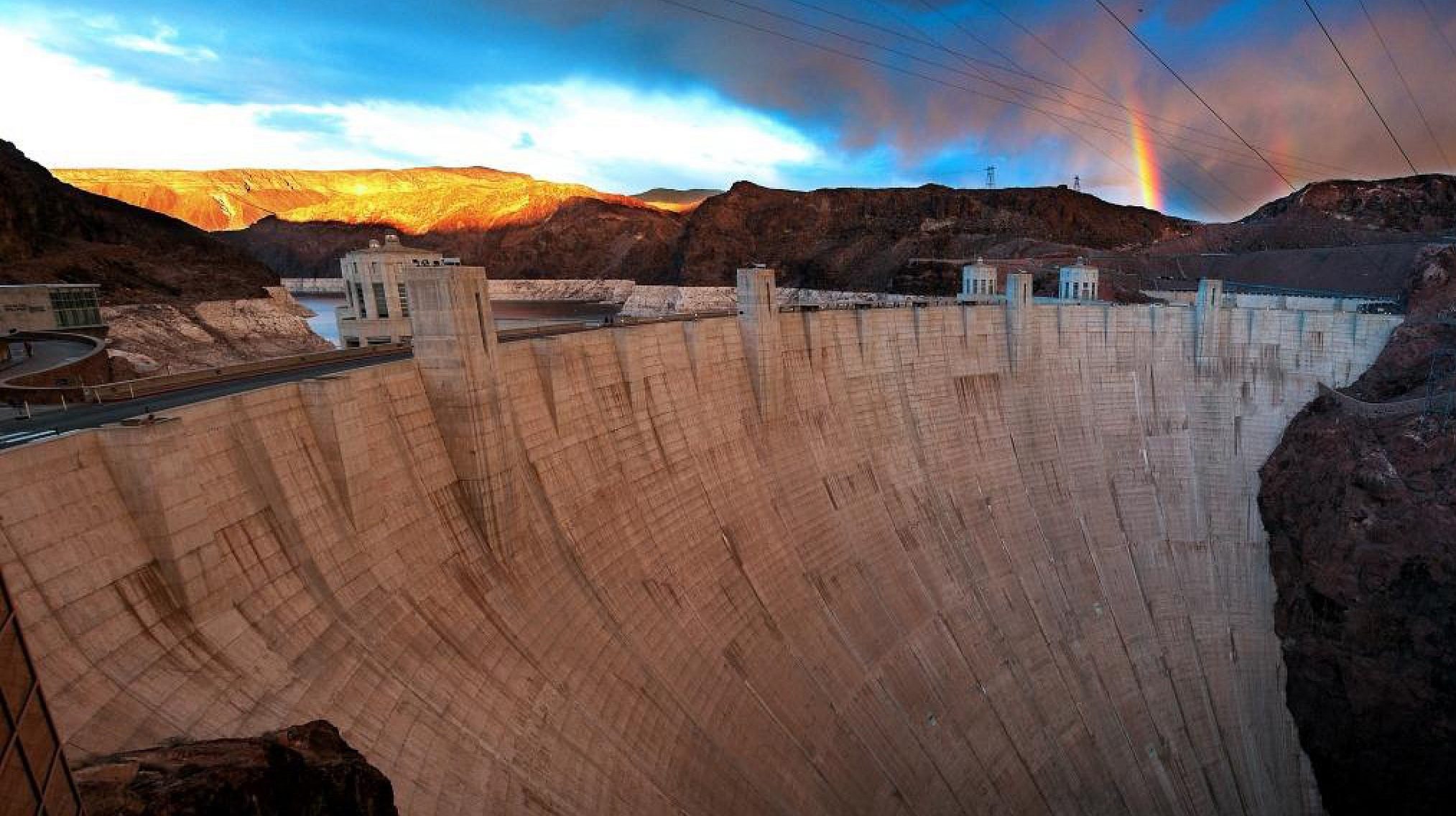 Photo of Hoover Dam at sunset.