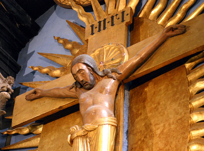 This is a closeup of Christ's face on the Gero Crucifix. It shows the gilded and painted wood composition. The facial expression emphasizes Christ's suffering. His head hangs and his body appears limp and frail.