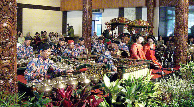 This current-day photo shows a Javanese gamelan ensemble performance during a traditional Javanese Yogyakarta-style wedding ceremony.