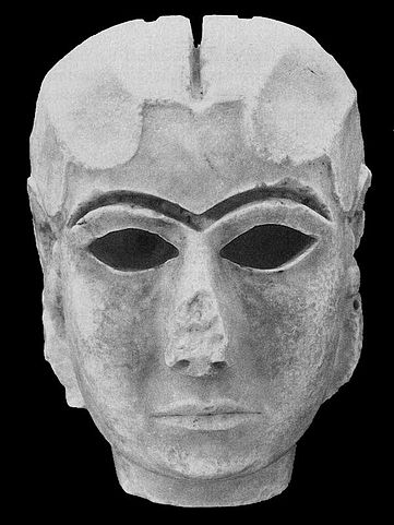Depiction of an Uruk face mask with eyeholes.