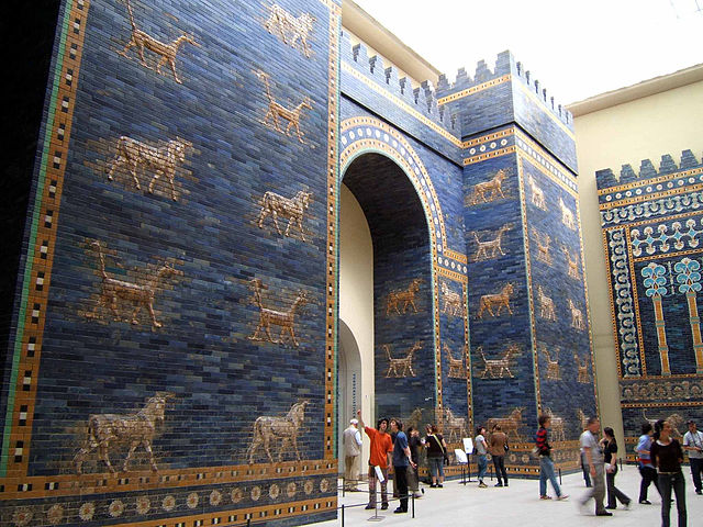 Photo of gate of Ishtar, shows glazed brick with alternating rows of dragons and bulls, symbolizing the gods Marduk and Adad respectively.