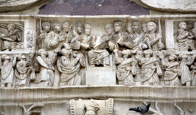 This photo shows a detail of the northern frieze of the Arch of Constantine as described in the caption.