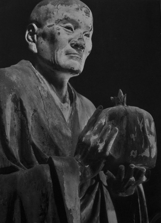 Realistic sculpture of the man Muchaku.