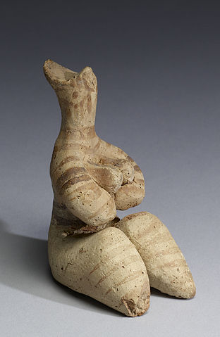 Photo depicts figurine of fertility goddess.