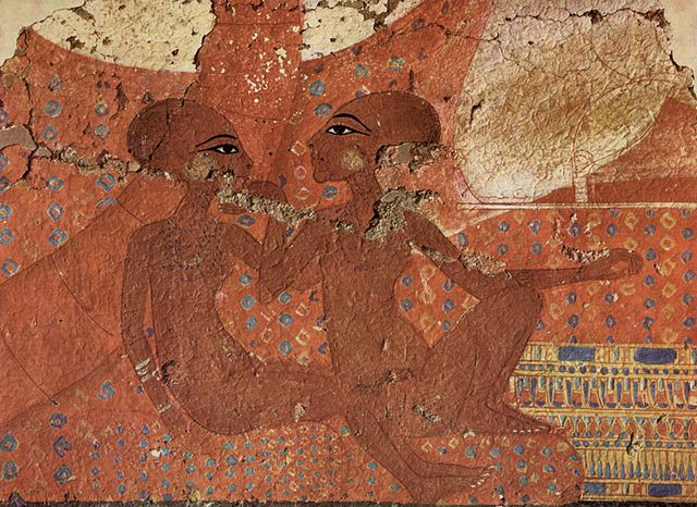 Painting portrays Akhenaten's daughters. Their faces are in profile view and their bodies in frontal view. Their heads are bald and large in proportion to their bodies.