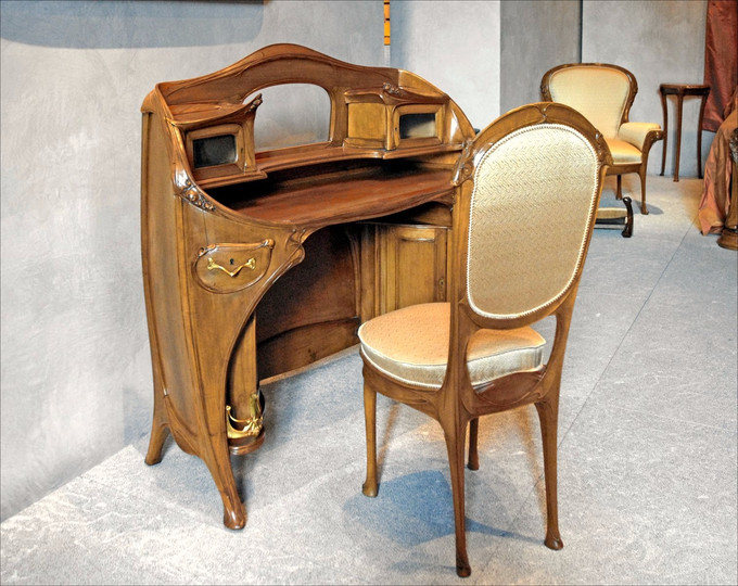 Desk and chair by Hector Guimard, 1909–12