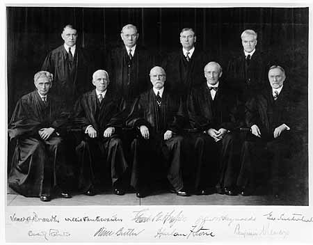 A photograph of the nine justices of the Supreme Court