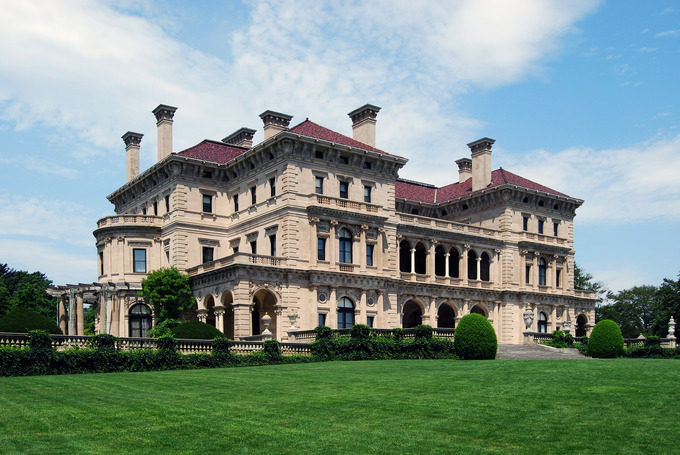 Side view of the facade of the Breakers