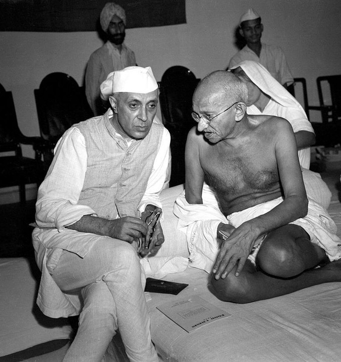 Photo of Gandhi and Nehru having a conversation