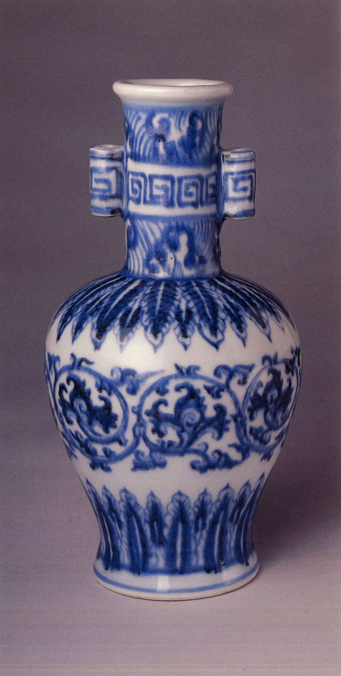 A photo of a blue and white small vase from the Ming period.