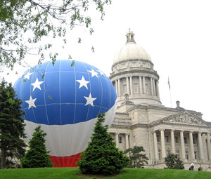 Balloon and Capitol of Kentucky 485925713.jpg