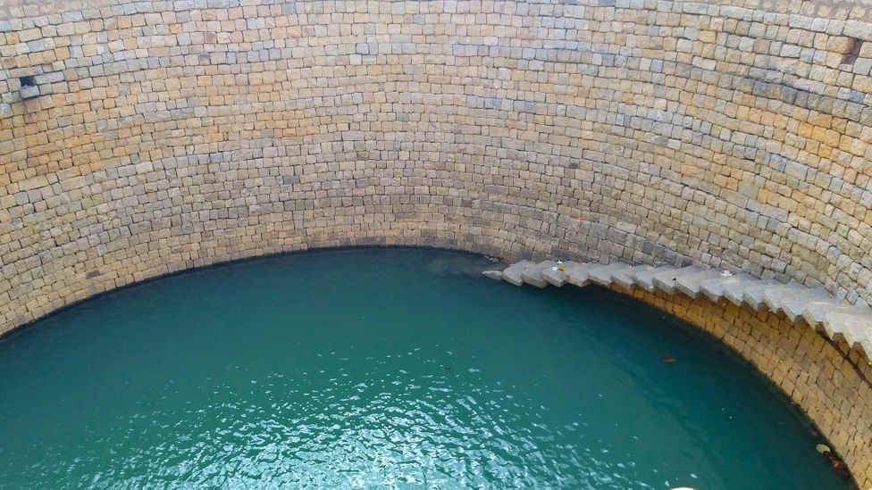 Large shallow wells expose aquifers close to the surface, which are easily topped up by the rains (Credit: Vishwanath Srikantaiah)
