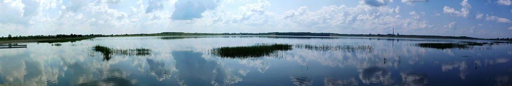 The mine is filled with water, forming an artificial lake.