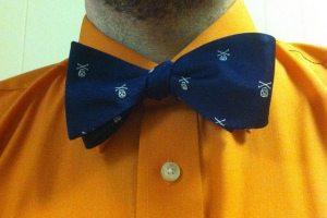Upside-down bow tie.