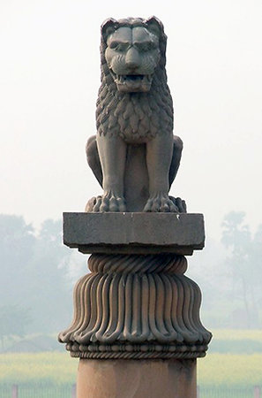 Ashokan pillar capital at Vaishali, Bihar, India, c. 250 B.C.E. (photo: mself, CC BY-SA 2.5)